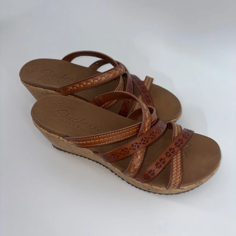 Skechers Luxe Foam Womens Brown Strappy Floral Wedge Sandals Size 8.5